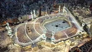 What is the architectural style in the Grand Mosque and what are the facilities and rituals of the Grand Mosque - Decorations and interior design