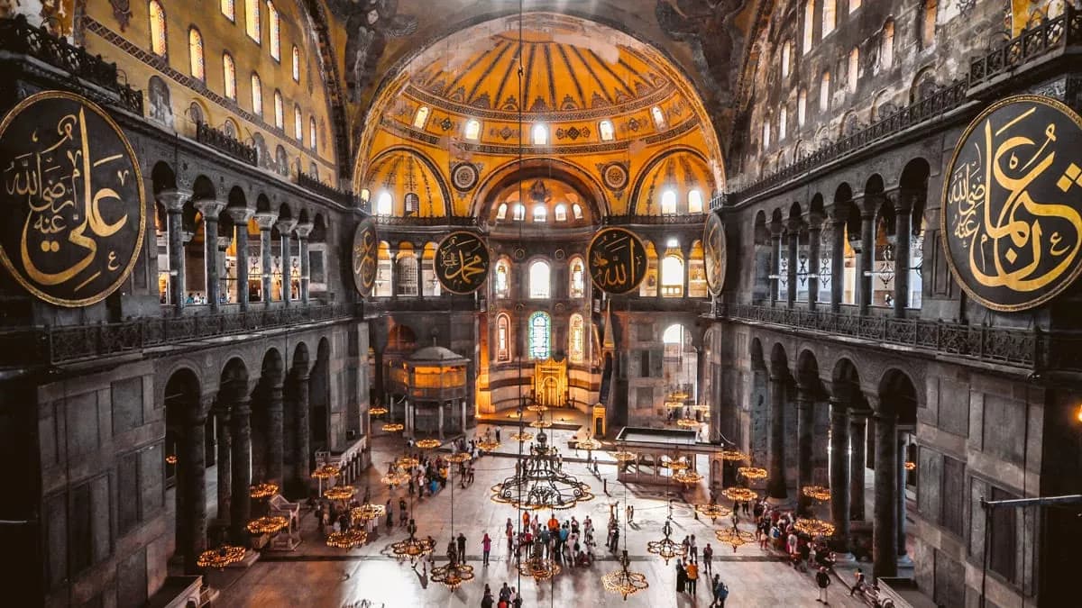 Ayasofya, kiliseden camiye mimari bir masaldır. - Dekorasyonlar ve ic tasarim