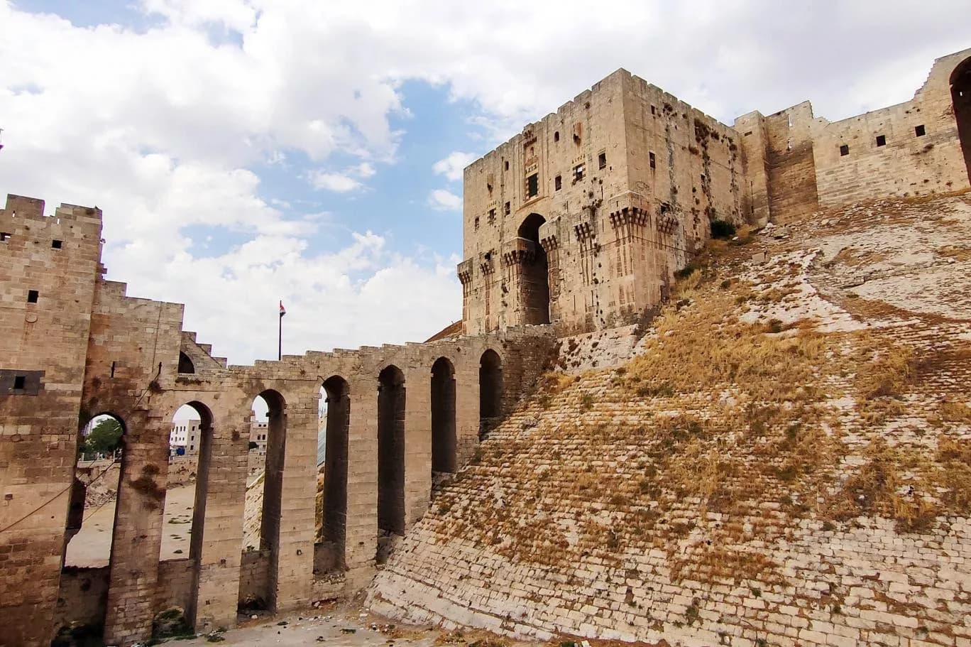 History of Aleppo al-Shahba Citadel and its archaeological features - Decorations and interior design