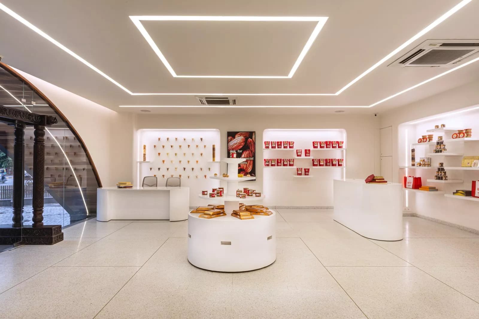 Decorating the sweets shop, adding a touch of magic and attractiveness to the world of sweets Decorating the sweets shop, adding a touch of magic and attractiveness to the world of sweets - Decor of salons, shops and stores