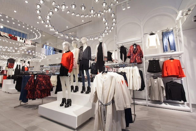 ديكورات محلات البسه